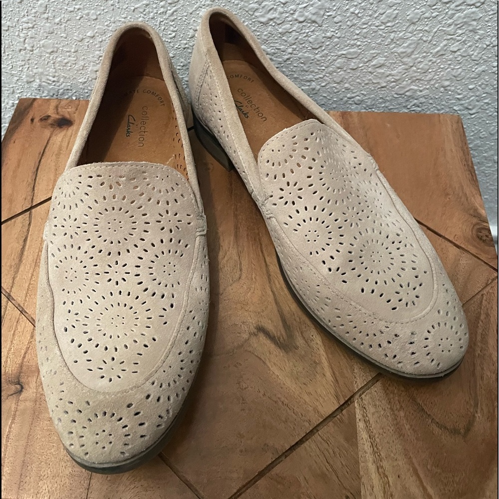 Clark’s Tan/Neutral Suede Loafer